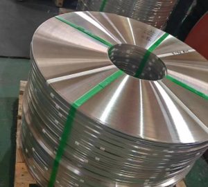 Raspado de acero inoxidable antes del envasado.