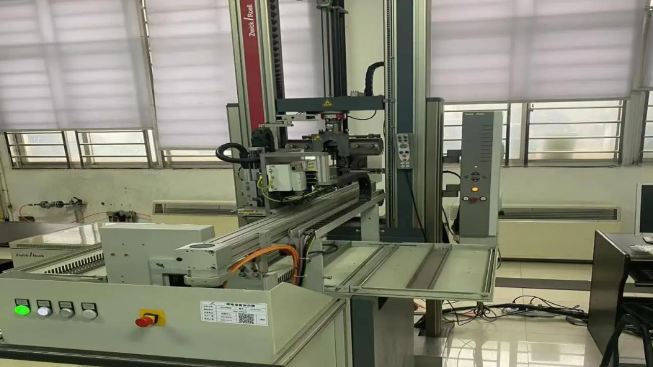 Tensile testing machine