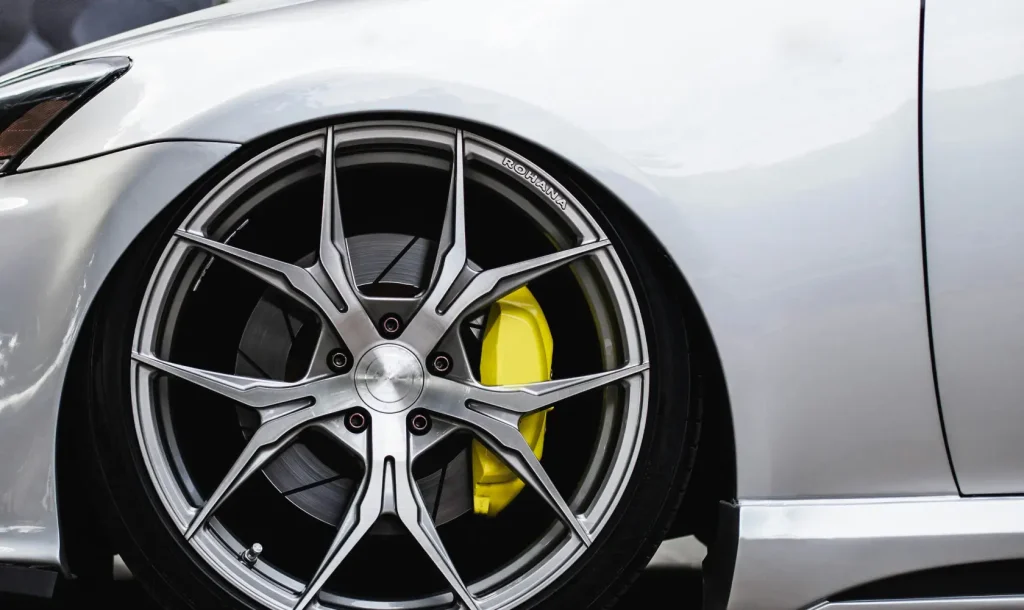 hardened and tempered steel strip for automobiles